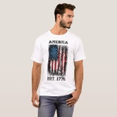Bedrückte Freiheit der amerikanischen Flagge Est 1 T-Shirt (Vorne ganz)