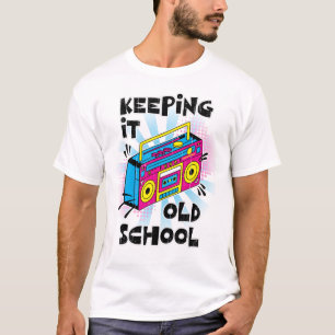 Bedrückte Retro-Boombox: Behalt der alten Schule T-Shirt