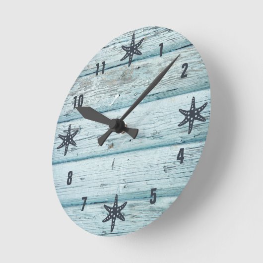 Bedrückter Blauer Strandvogel Runde Wanduhr (Winkel)