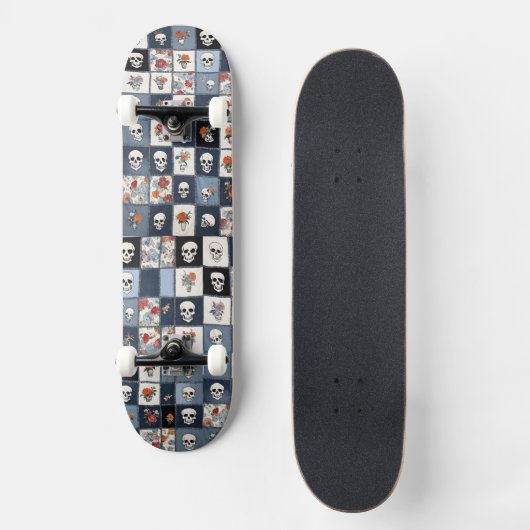Bedrückter Denim Patchwork Skulls Floral Skateboard (Vorderseite)