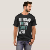 Bedrückter Gamer Husband Daddy Gamer Hero T-Shirt (Vorne ganz)