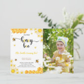 Bee Birthday Foto Einladung (Stehend Vorderseite)