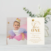 Bee Birthday Foto Einladung (Stehend Vorderseite)