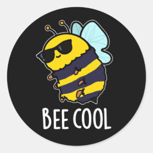 Bee Cool Funny Insect Bee Pun Dark BG Runder Aufkleber