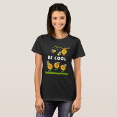 Bee Cool Pollination & Hive For Children & Toddle T-Shirt (Vorne ganz)