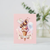 Bee Cool Whimsical Postkarte (Stehend Vorderseite)