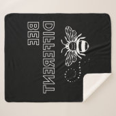 Bee Different Sherpadecke (Vorderseite (Horizontal))