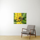 Bee Feasting on Butterfly Weed Wildflowers Wandteppich (Beispiel (Horizontal))