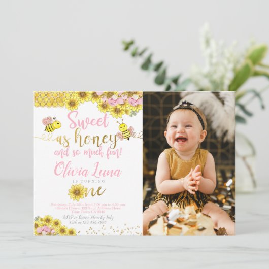 Bee First Birthday Einladung (Stehend Vorderseite)