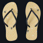 Bee Flip Flops Badesandalen<br><div class="desc">Sei du selbst! Ich habe es gemein,  bedecke mich von Kopf bis Fuß in Bienen. Warum nicht? Es gibt keinen guten Grund,  es nicht zu tun. Ein warmes,  gelbes Bienenmuster und perfekt köstliche Bienen werden einen guten Start ermöglichen. Du wirst so süß aussehen!</div>