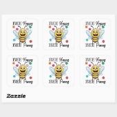 Bee Happy Bee Punny Quadratischer Aufkleber (Blatt)