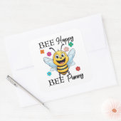 Bee Happy Bee Punny Quadratischer Aufkleber (Umschlag)