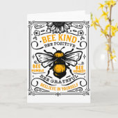 Bee Kind Bee Positive T-Shirt Karte (Gelbe Blume)