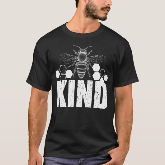 Bee Kind Honeycomb Graphic T-Shirt (Vorderseite)