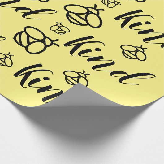 Bee Kind, personalisieren Sie die Hintergrundfarbe Geschenkpapier (Ecke)