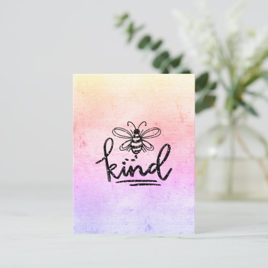 Bee Kind Rainbow Ombre Postkarte (Stehend Vorderseite)