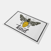 Bee Kind | Sei nett | Verzierte Biene Doormat Fußmatte (Schrägansicht)