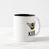 Bee Kind Zweifarbige Tasse (VorderseiteRechts)