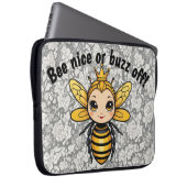 Bee Nice oder Buzz Off - Queen Bee Laptopschutzhülle (Vorne Rechts)