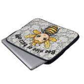 Bee Nice oder Buzz Off - Queen Bee Laptopschutzhülle (Vorne Knopf)