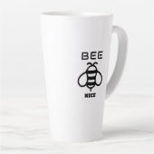 Bee Nice with Minimal Design Milchtasse (Rechte Ecke)