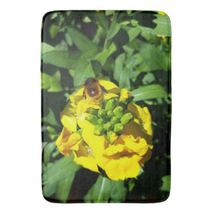 Bee on Yellow Flowers Badematte