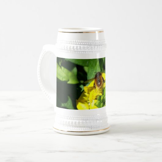 Bee on Yellow Flowers Bierglas (Vorderseite Links)