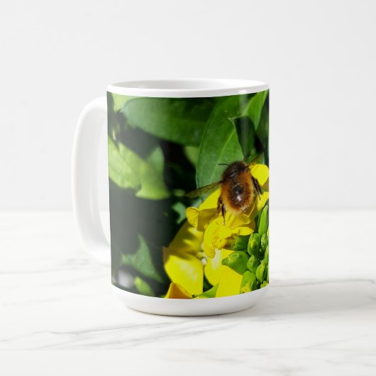 Bee on Yellow Flowers Kaffeetasse (Vorderseite Links)