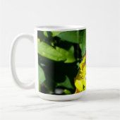 Bee on Yellow Flowers Kaffeetasse (Links)