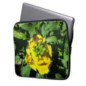 Bee on Yellow Flowers Laptopschutzhülle (Vorderseite Links)