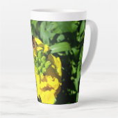 Bee on Yellow Flowers Milchtasse (Rechte Ecke)