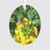 Bee on Yellow Flowers Ornament (Vorderseite)