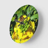 Bee on Yellow Flowers Runde Wanduhr (Winkel)