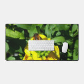 Bee on Yellow Flowers Schreibtischunterlage (Tastatur & Maus)