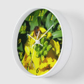 Bee on Yellow Flowers Uhr (Winkel)