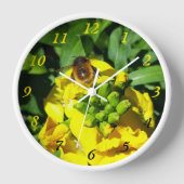 Bee on Yellow Flowers Uhr (Vorderseite)