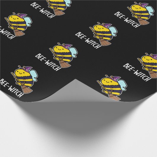 Bee-witch Funny Bee Pun Dark BG Geschenkpapier (Ecke)