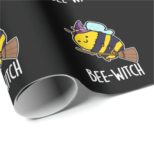 Bee-witch Funny Bee Pun Dark BG Geschenkpapier (Rolleneckpunkt)