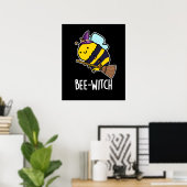 Bee-witch Funny Bee Pun Dark BG Poster (Heimbüro)