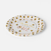 Bee Yellow & Pink Floral ONE Baby's 1. Geburtstag Pappteller (Schrägansicht)