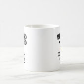 Bee‑yond Müde – Süße müde Bienen-Pun Kaffeetasse (Mittel)