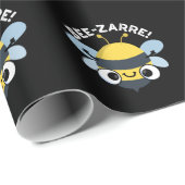 Bee-zarre Funny Bizarre Bee Pun Dark BG Geschenkpapier (Rolleneckpunkt)