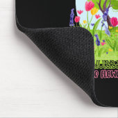 Beeil dich nicht, dufte die Blume nicht. Mousepad (Ecke)