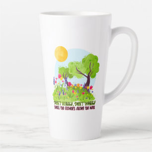 Beeil dich nicht, rieche dir die Blume nicht runte Milchtasse