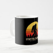Beenden Sie den | Bigfoot Retro Design Kaffeetasse (Vorderseite Links)