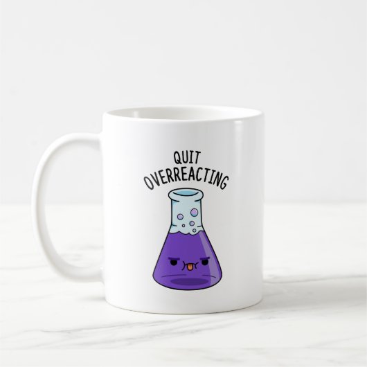 Beenden Sie den überreaktionsfreudigen Chemie-Pun Kaffeetasse (Links)