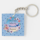 Beenden Sie nicht, bevor das Wunder passiert | Bla Schlüsselanhänger (Rückseite)
