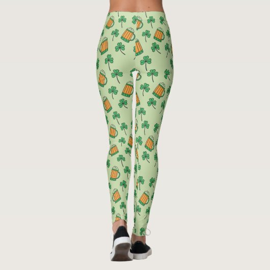 Beer and Kleeblatt Pattern St Patrick's Day Leggings (Rückseite)