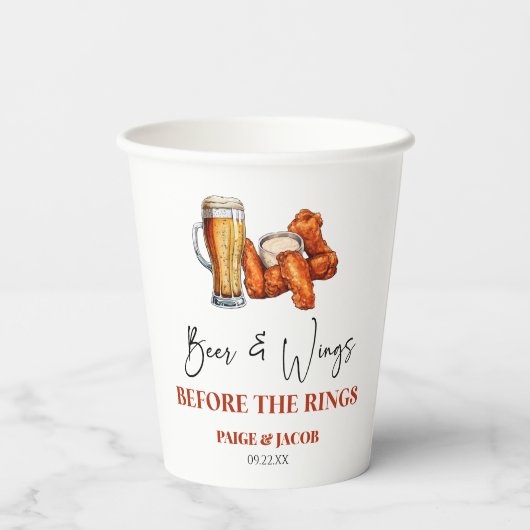 Beer and Wings Before The Rings Rehearsal Dinner Pappbecher (Rückseite)