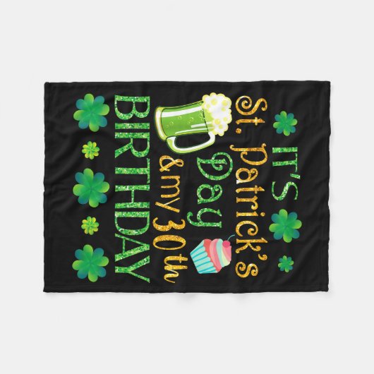 Beer Cake & Shamrocks It's St Patrick Day & Fleecedecke (Vorderseite (Horizontal))